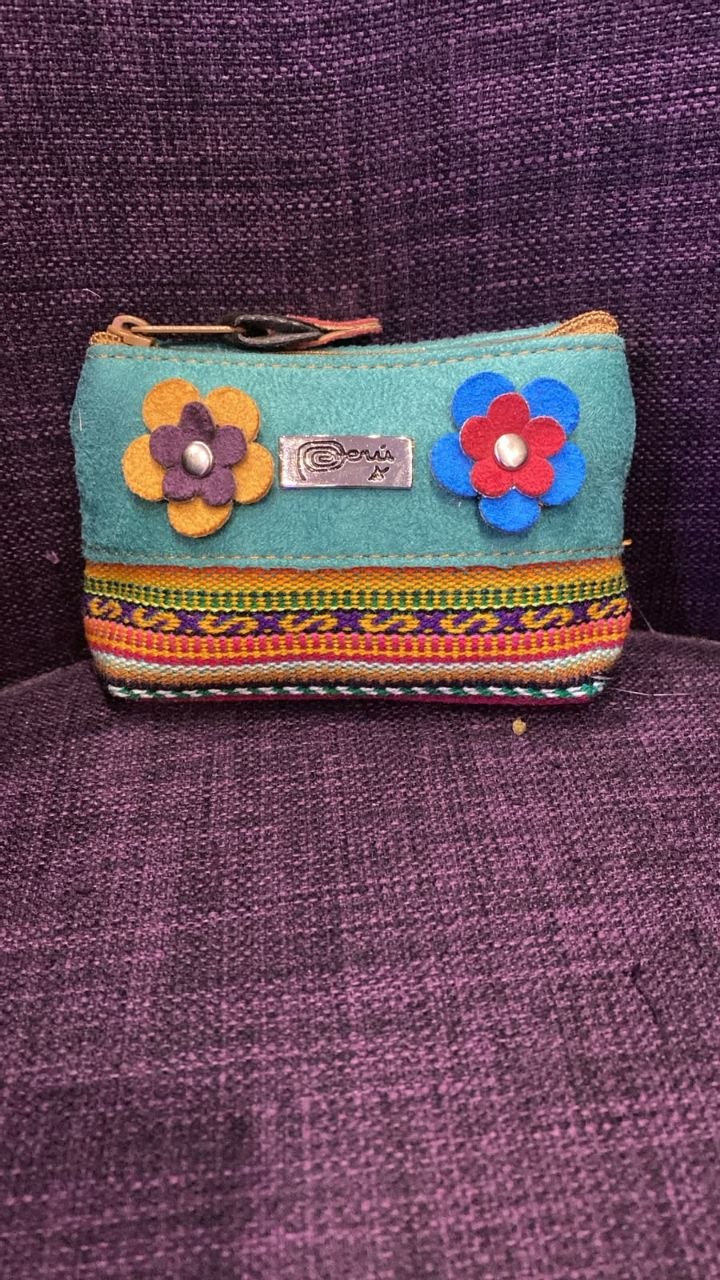 Porte-monnaie Inkao Turquoise à fleurs, photo en boutique — Photo 2