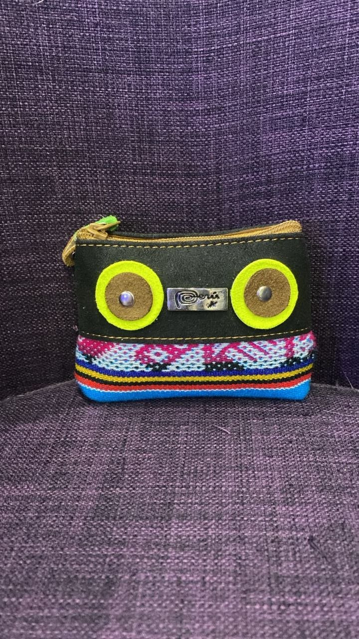 Porte-monnaie Inkao Noir à yeux fluo, photo en boutique — Photo 2