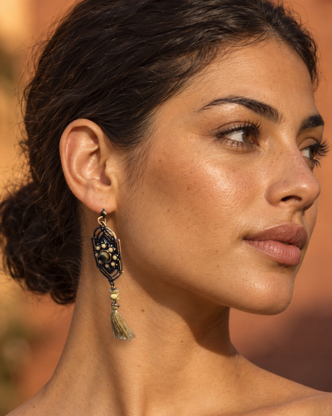 Boucles d'oreilles Inkao Géométriques à pompon beige — Photo 2