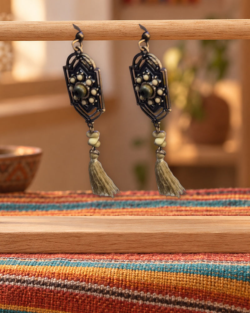 Boucles d'oreilles Inkao Géométriques à pompon beige